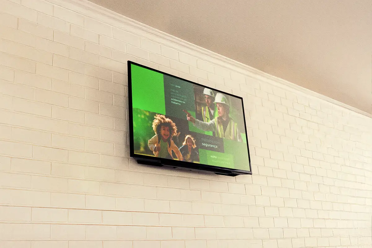 Comunicado é exibido em mural digital interativo na empresa